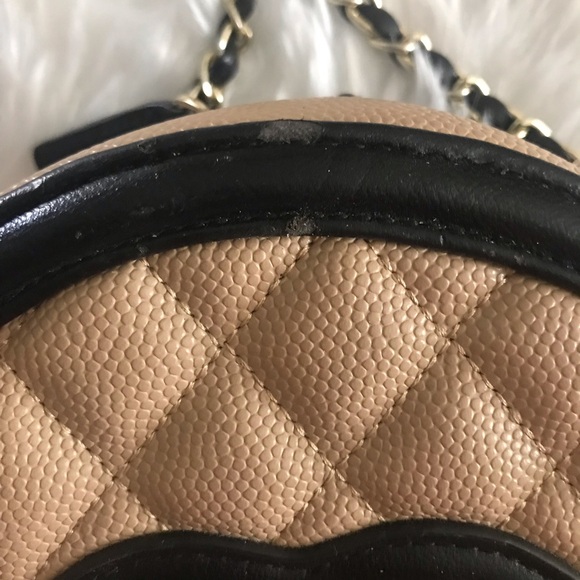 Woman’s Vintages CC Tan Quilted Round Bag *Firm Priced* - Picture 5 of 13